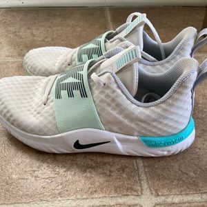 Womens Nike renew